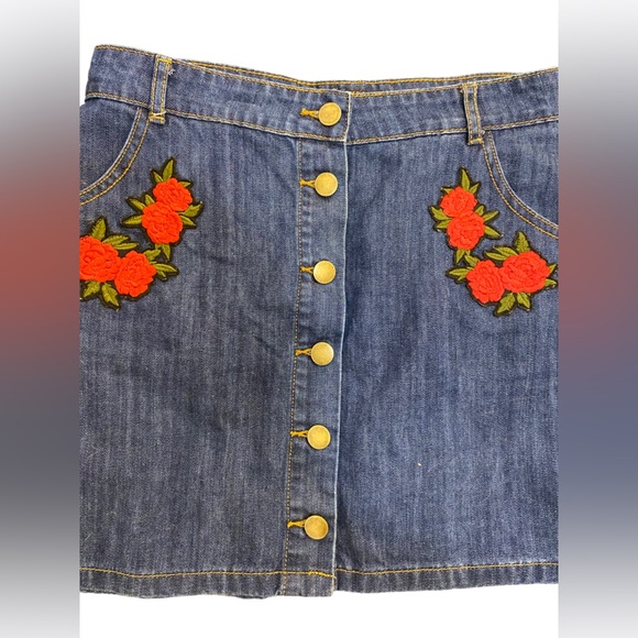 Demin Floral 🌹 Embroidered Skirt - Forever 21 - Size L - Picture 2 of 5